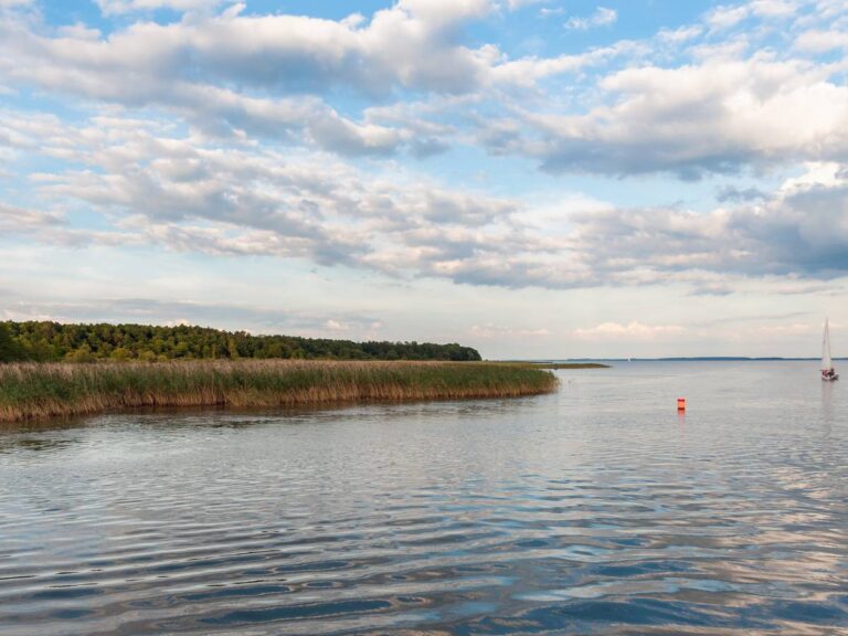 Jezioro Śniardwy. Obrazek w artykule Śniardwy głębokość. Jakie jest najgłębsze miejsce w jeziorze Śniardwy? Głębokość jezior w Polsce