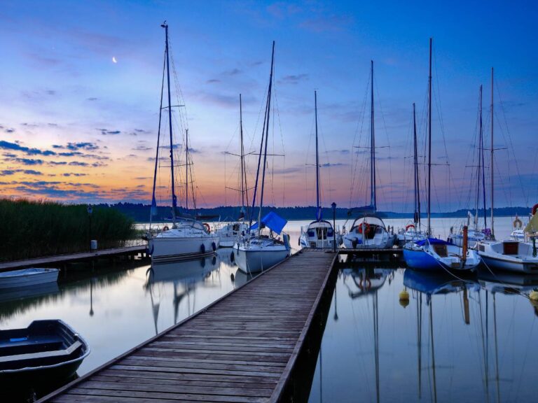Przystań jachtowa. Obrazek w artykule Gdzie jechać na Mazury? Fantastyczne miejsca na Mazurach na wakacje